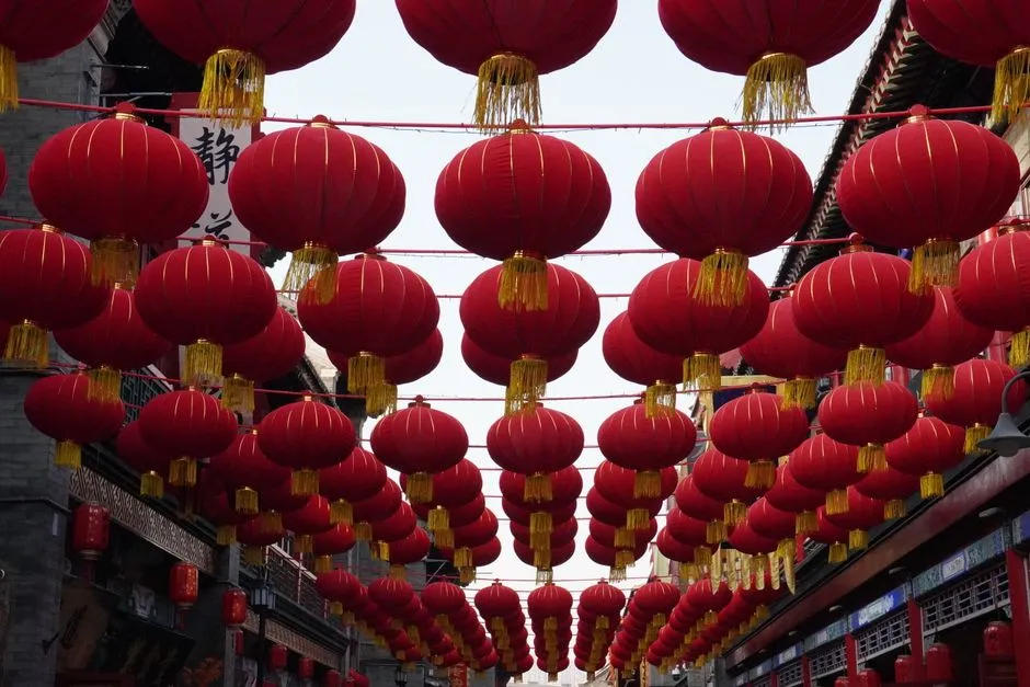 Chinese character riddles, and how to solve them