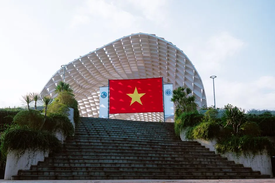 Vietnamese flag at a prominent architectural structure in Đà Nẵng.