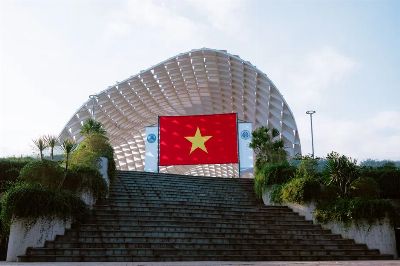Vietnamese flag at a prominent architectural structure in Đà Nẵng.