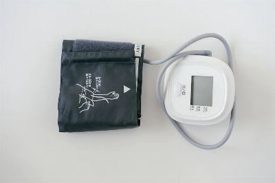 A digital sphygmomanometer on a white background, used for measuring blood pressure.