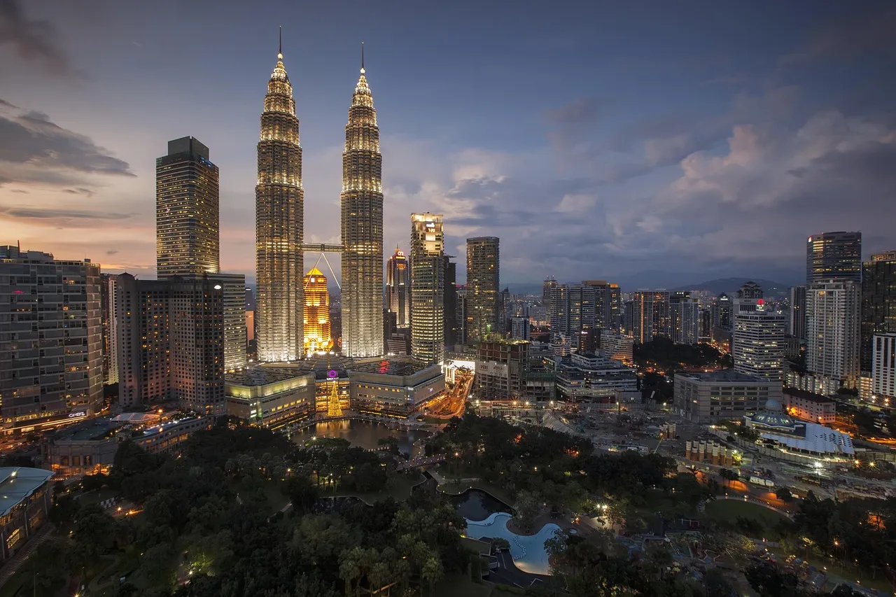 Anwar Says a Global Investor Picked Malaysia for US$50bn in AI; Bloomberg Names SoftBank's Son
