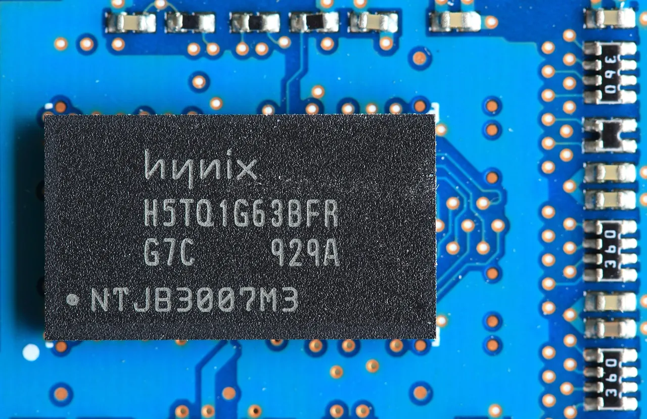 Macro photograph of a black Hynix DRAM chip package soldered to a blue circuit board