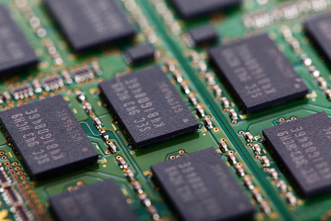 DRAM packages on a memory module, the product category at the centre of this dispute