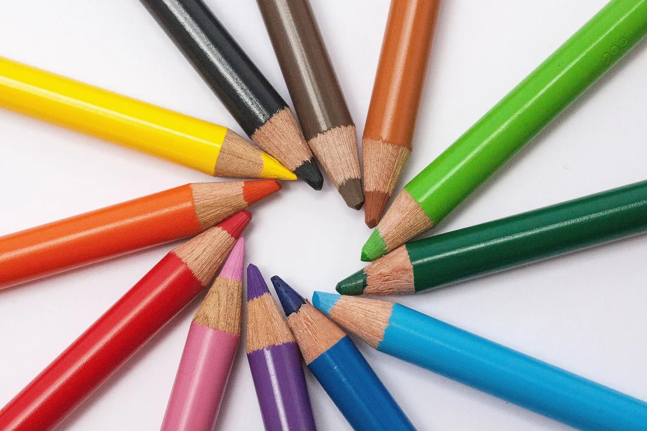 Coloured pencils arranged in a circle, tips pointing inward