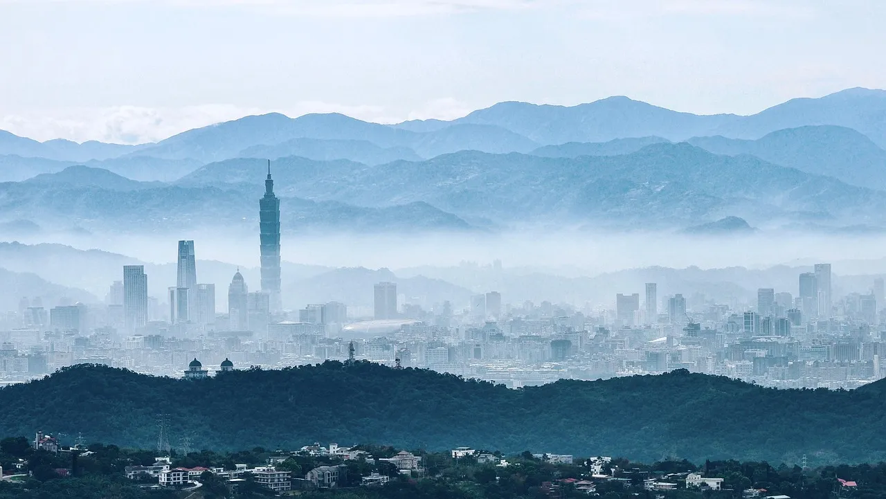 Taipei's skyline, with Taipei 101, in morning haze