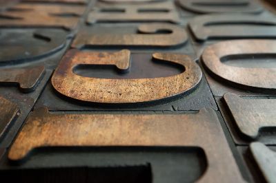 letters, wooden letters, mirrored, serifs, letterpress
