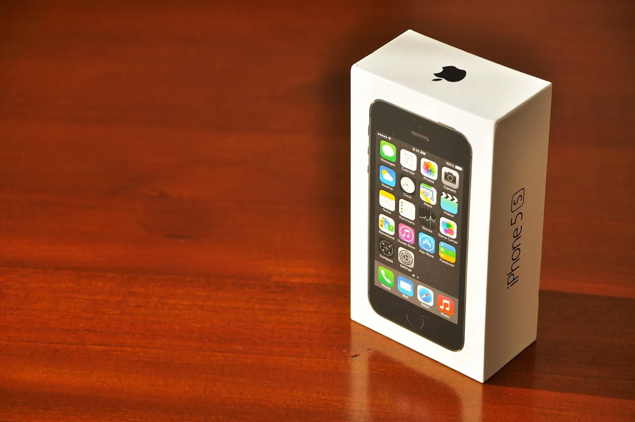 The same iPhone has two official EU labels and they disagree