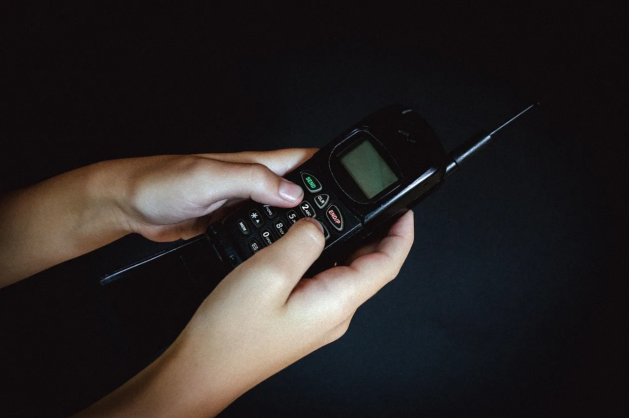 Twenty Minutes a Week on the Phone Beat the Ed-Tech, at $11 a Child